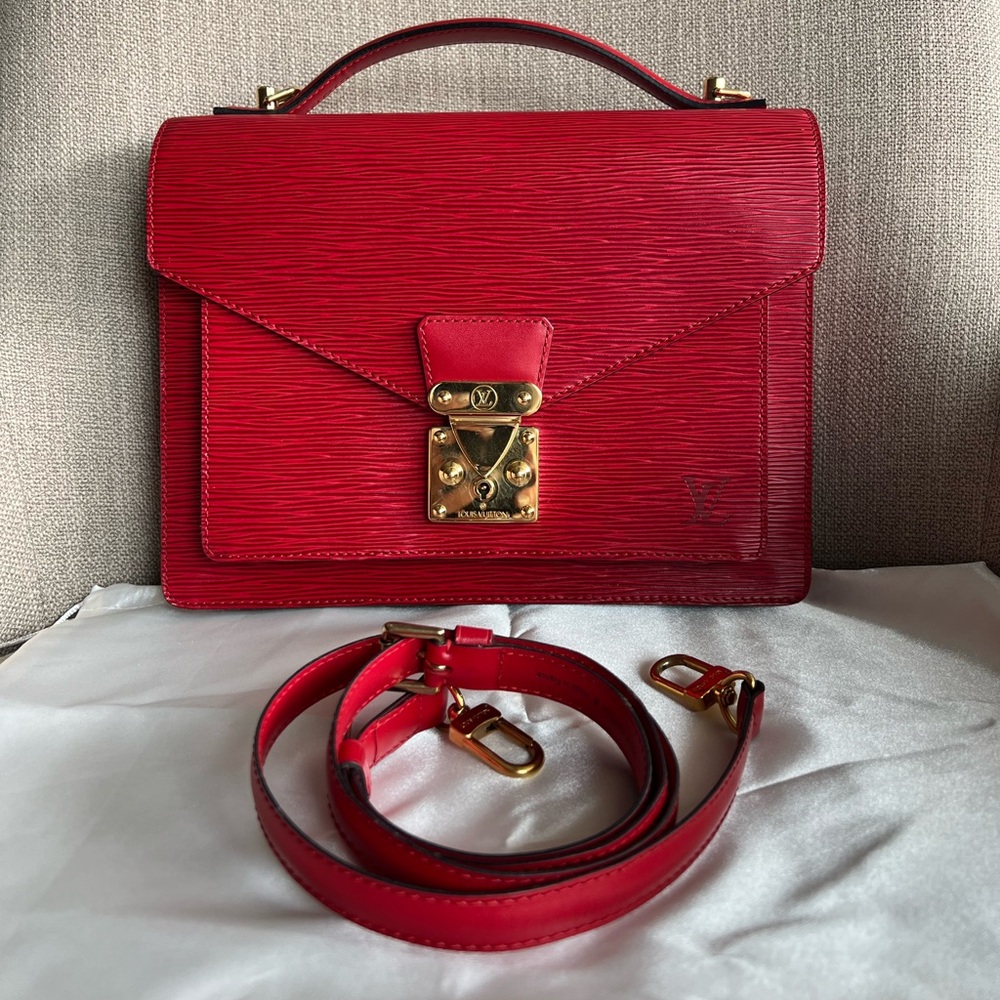 ❌❌SOLD❌❌

LOUIS VUITTON EPI MONCEAU RED WITH ORIGINAL STRAP